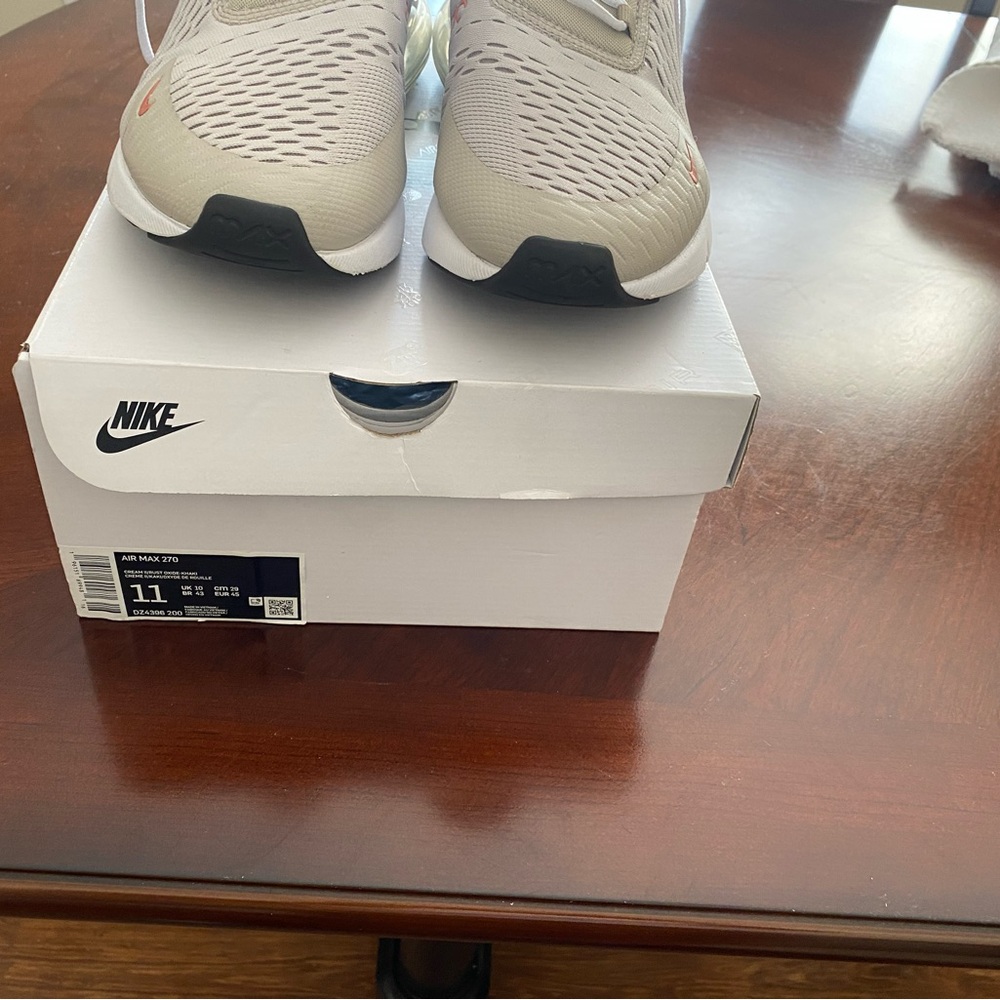 Nike Air Max 270 - Picture 7 of 7